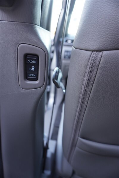 Used 2012 Honda Odyssey EX-L image 27