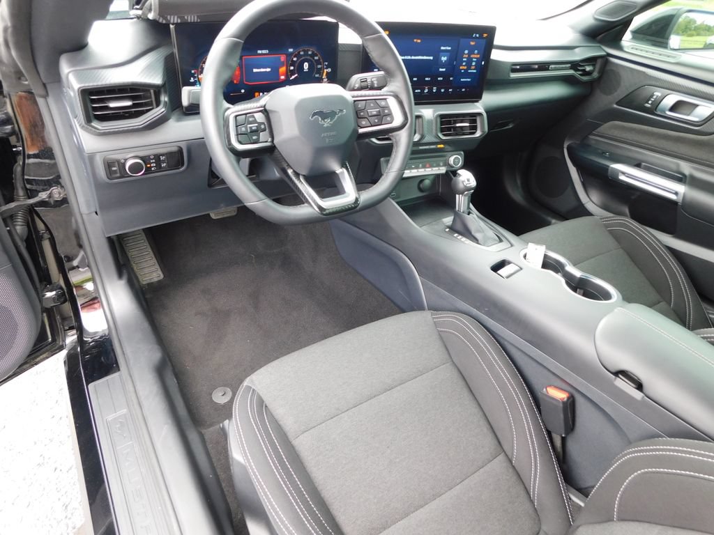 Used 2025 Ford Mustang Coupe RWD image 13