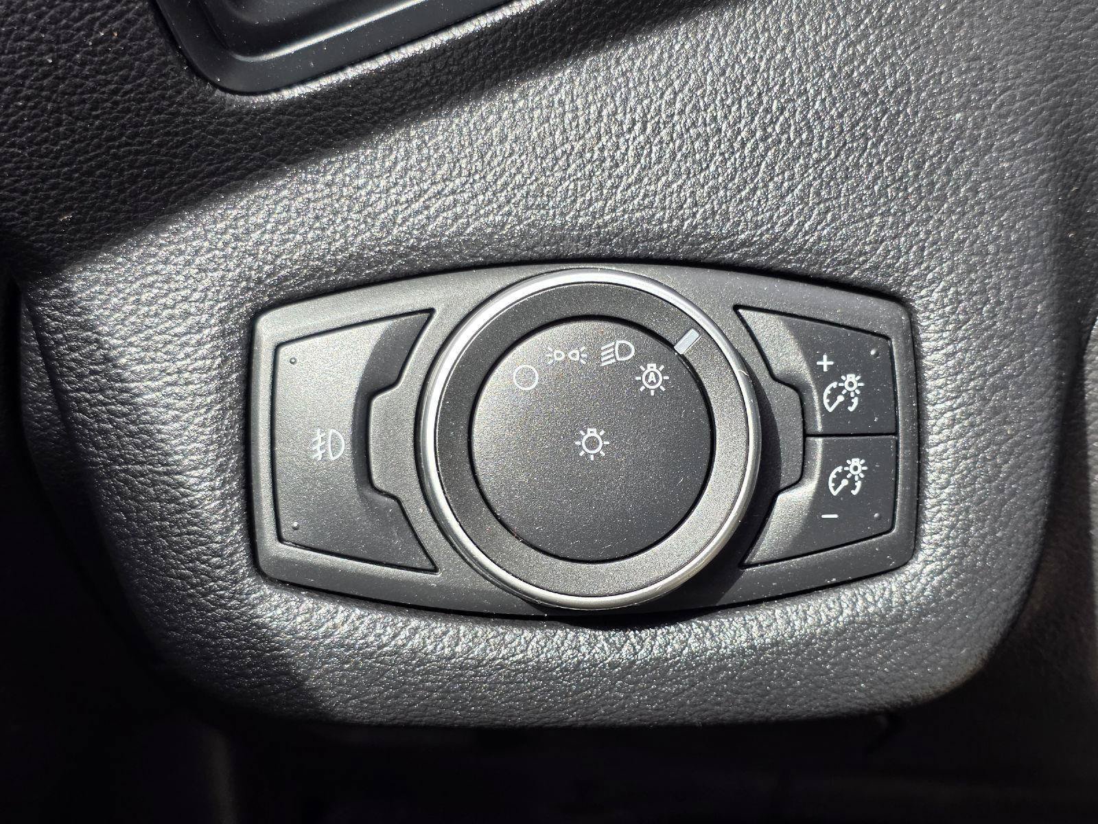 Used 2018 Ford C-MAX Titanium FWD image 11