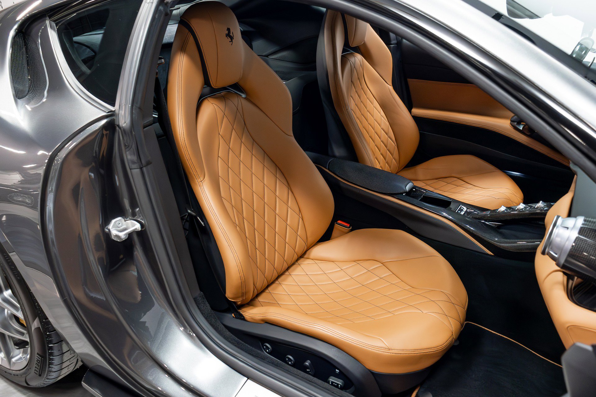 Used 2020 Ferrari 812 Superfast RWD image 25