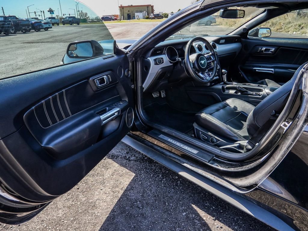 Used 2017 Ford Mustang Premium image 19