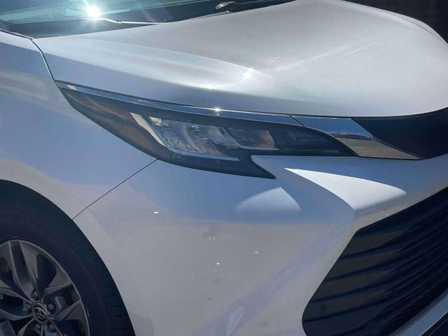 Used 2023 Toyota Sienna XLE FWD image 10