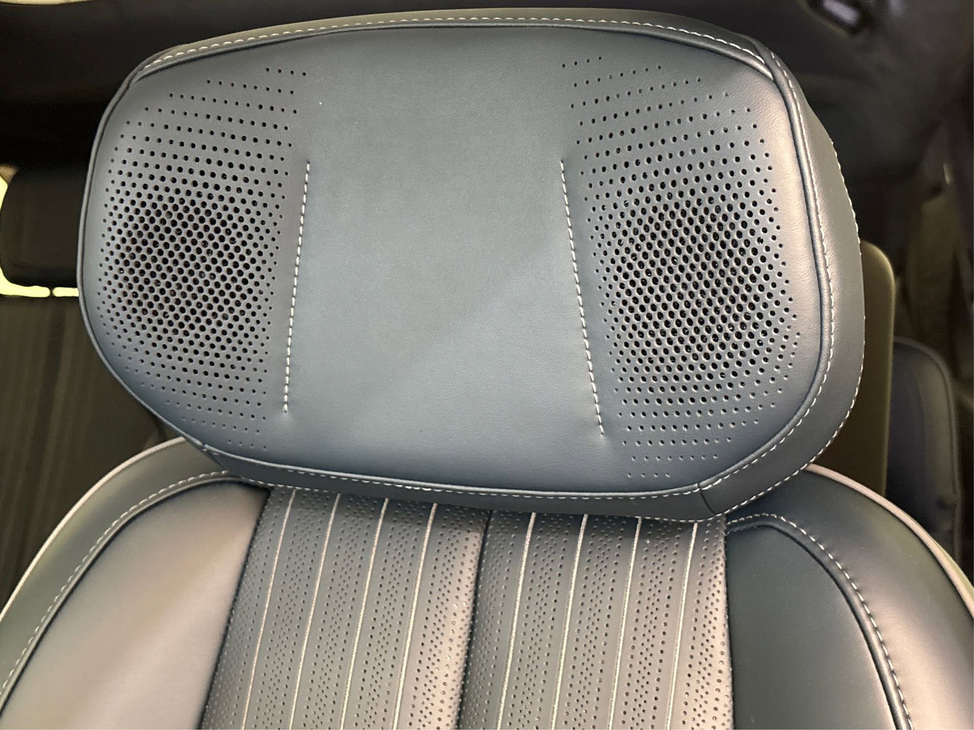 New 2025 Cadillac Escalade IQ Luxury 2 w/ LPO, Radiant Package image 32