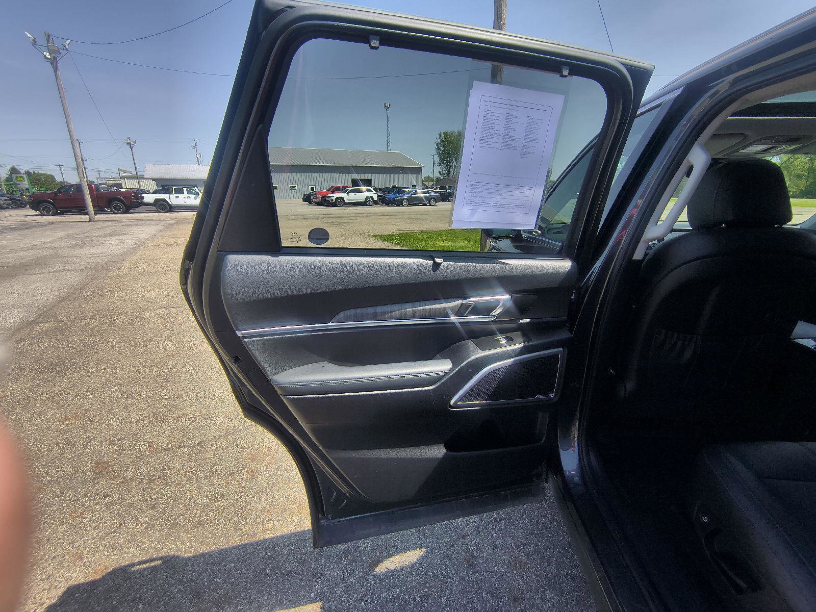 Used 2023 Kia Telluride EX w/ EX Captain's Chair Package AWD/4WD image 24