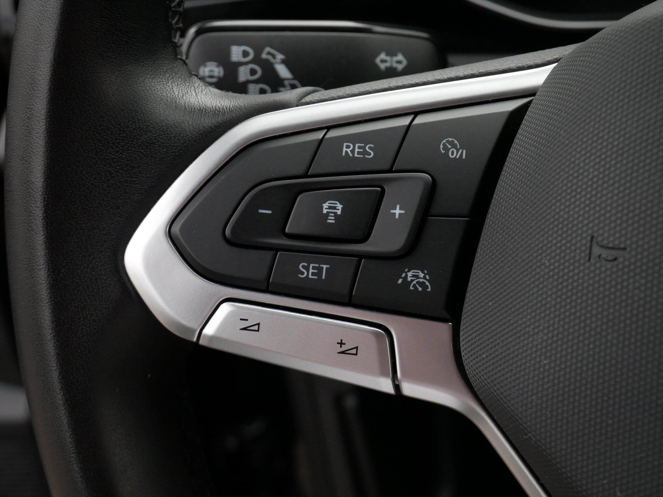 Certified 2025 Volkswagen Jetta Sport FWD image 25