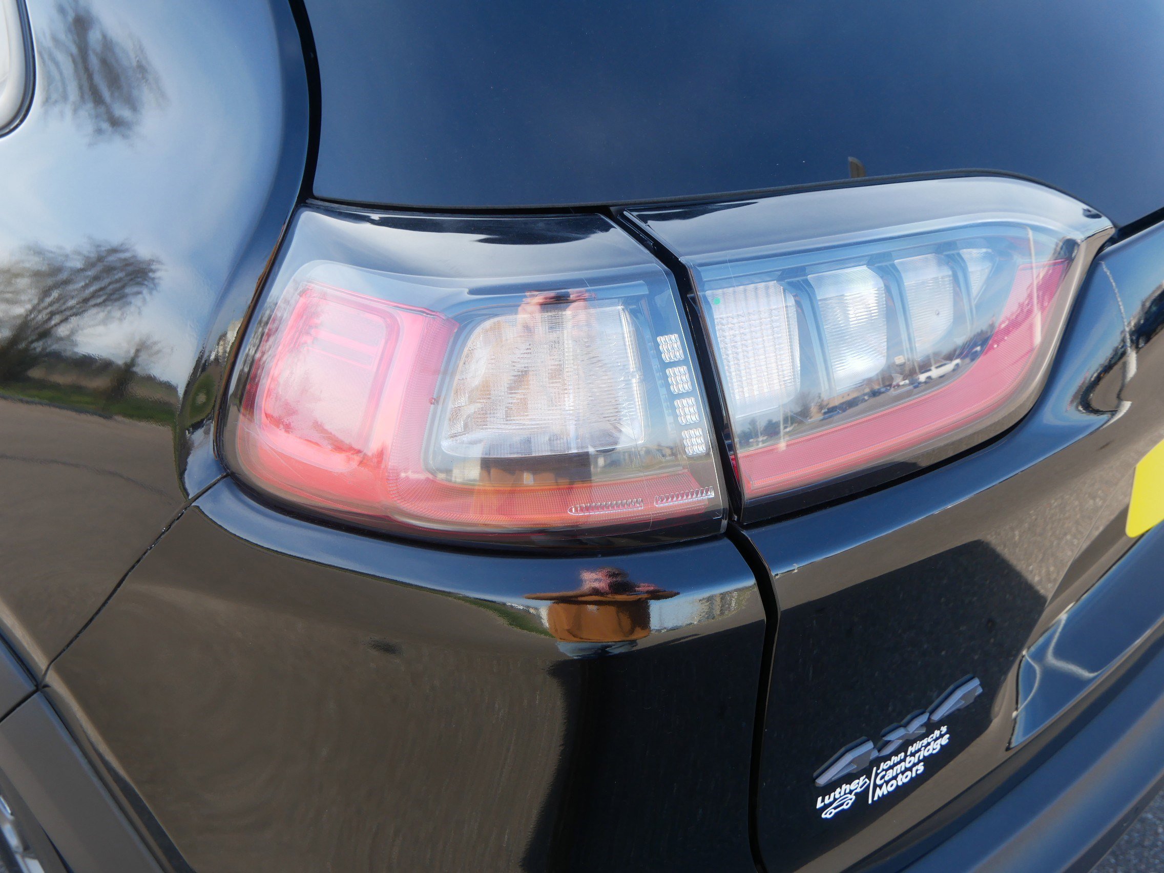 Used 2020 Jeep Cherokee Trailhawk w/ Cold Weather Group image 17