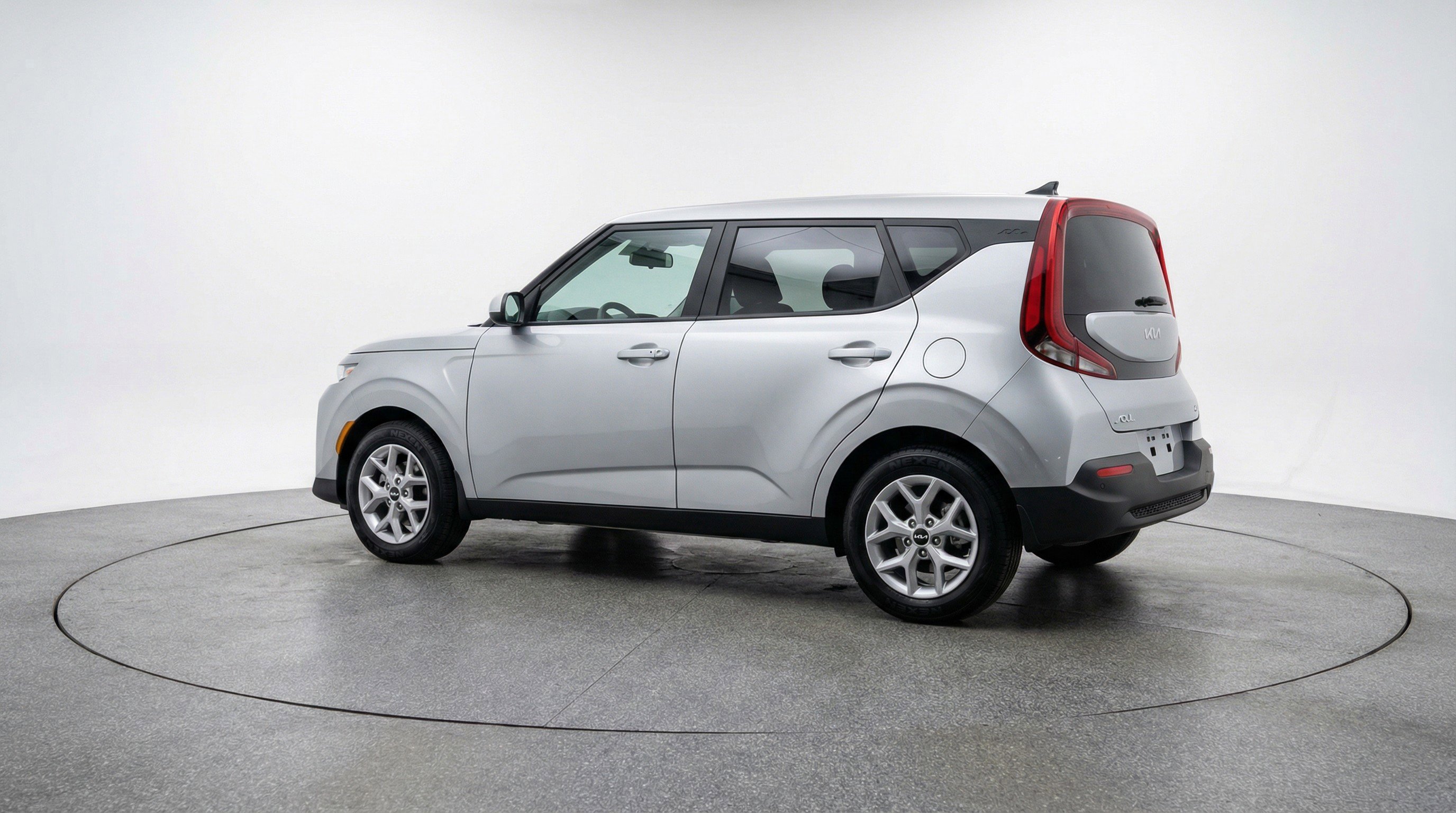 Used 2025 Kia Soul LX w/ LX Technology Package image 6