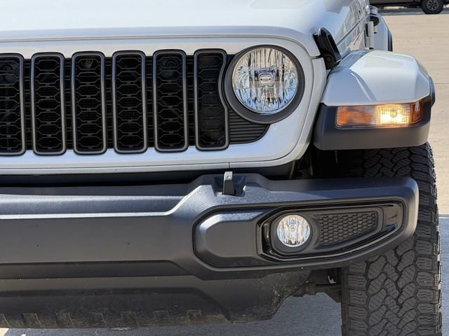 Used 2025 Jeep Gladiator Sport AWD/4WD image 9