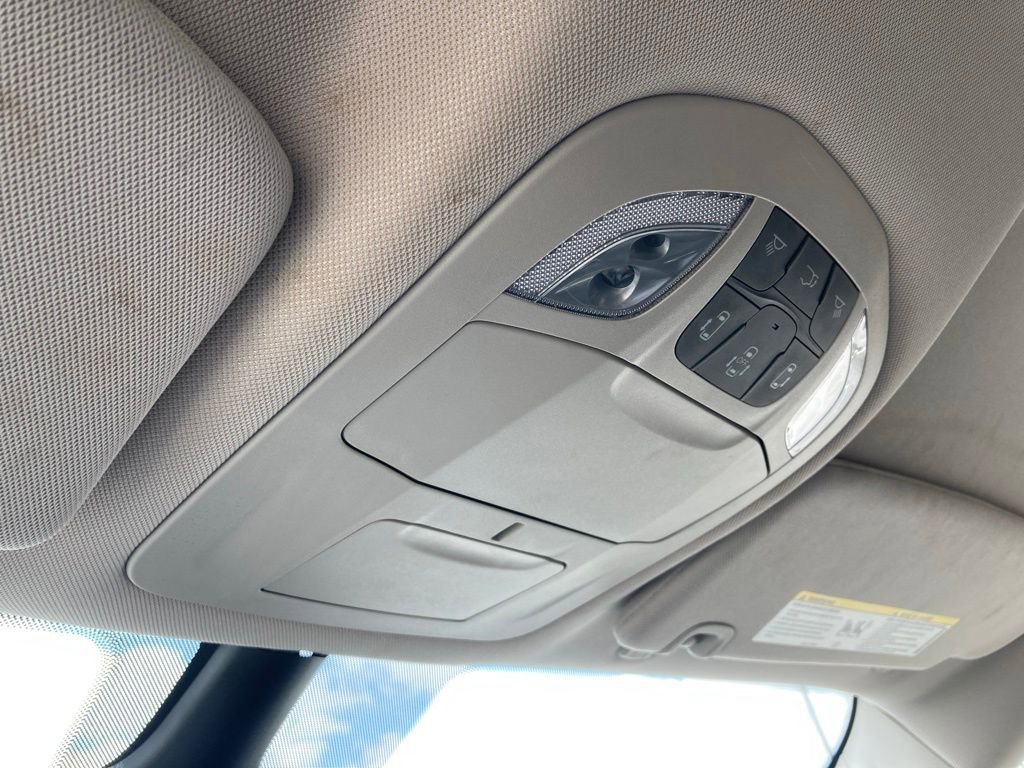 Used 2023 Chrysler Voyager LX image 28