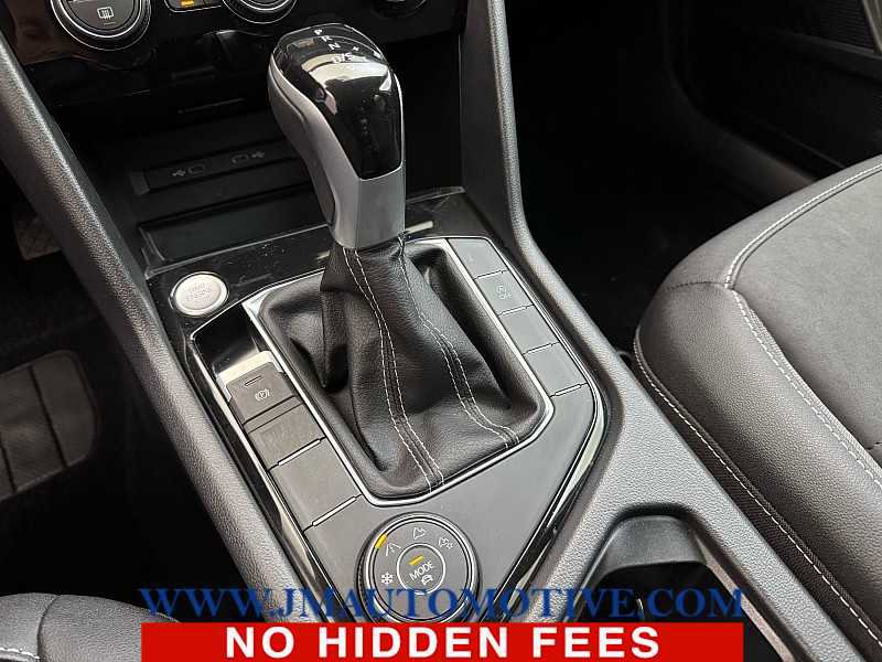 Used 2024 Volkswagen Taos SE w/ Black Wheel Plus Package image 28