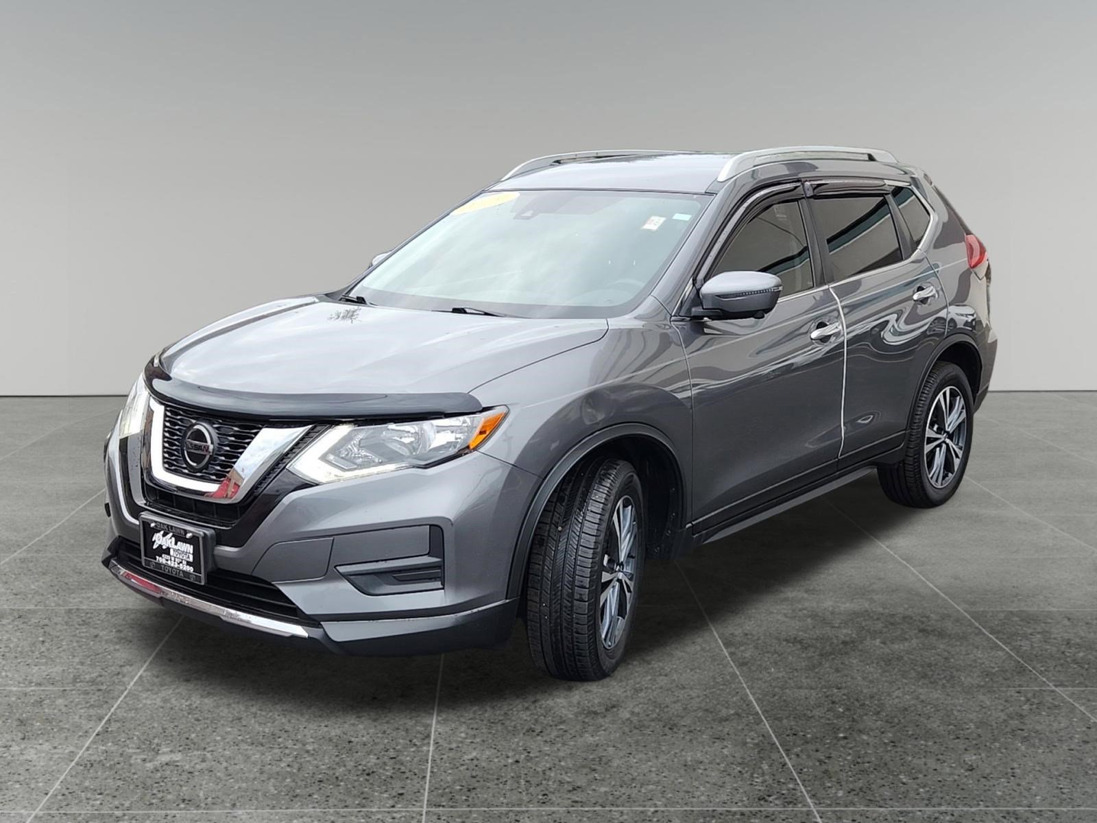 Used 2019 Nissan Rogue SV w/ Premium Package image 3