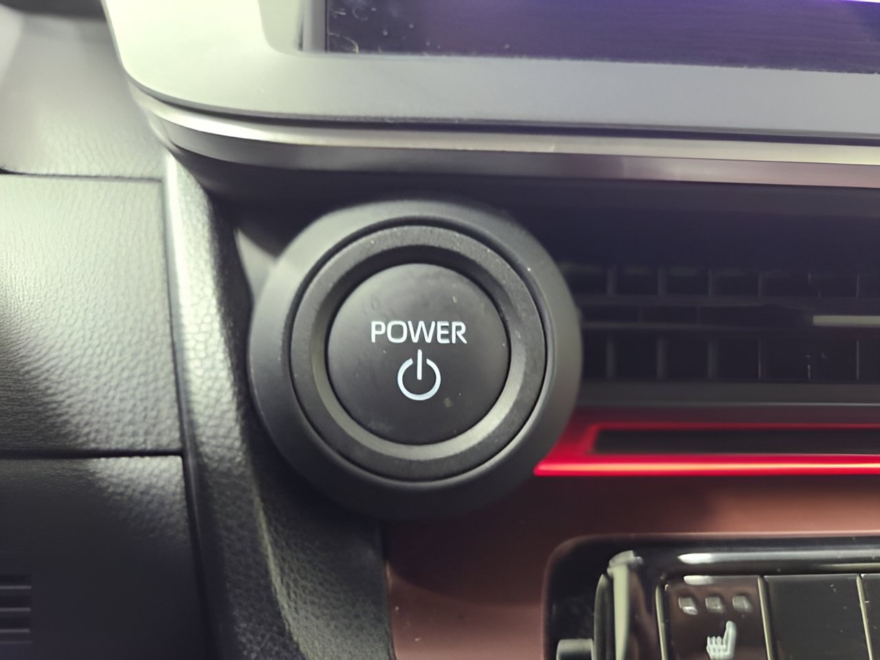 Used 2024 Toyota Prius Prime FWD image 33