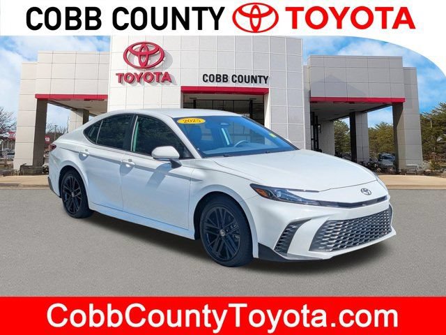 Used 2025 Toyota Camry SE w/ Convenience Package FWD image 1