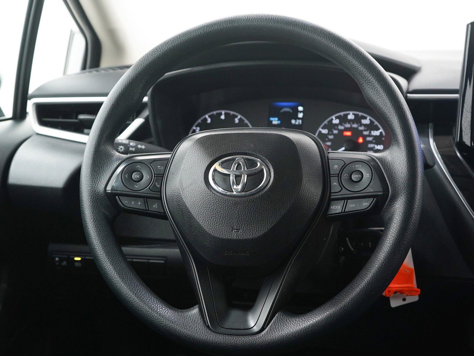 Used 2025 Toyota Corolla LE FWD image 16
