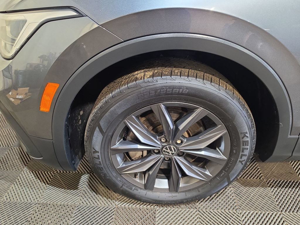 Used 2022 Volkswagen Tiguan SE FWD image 19