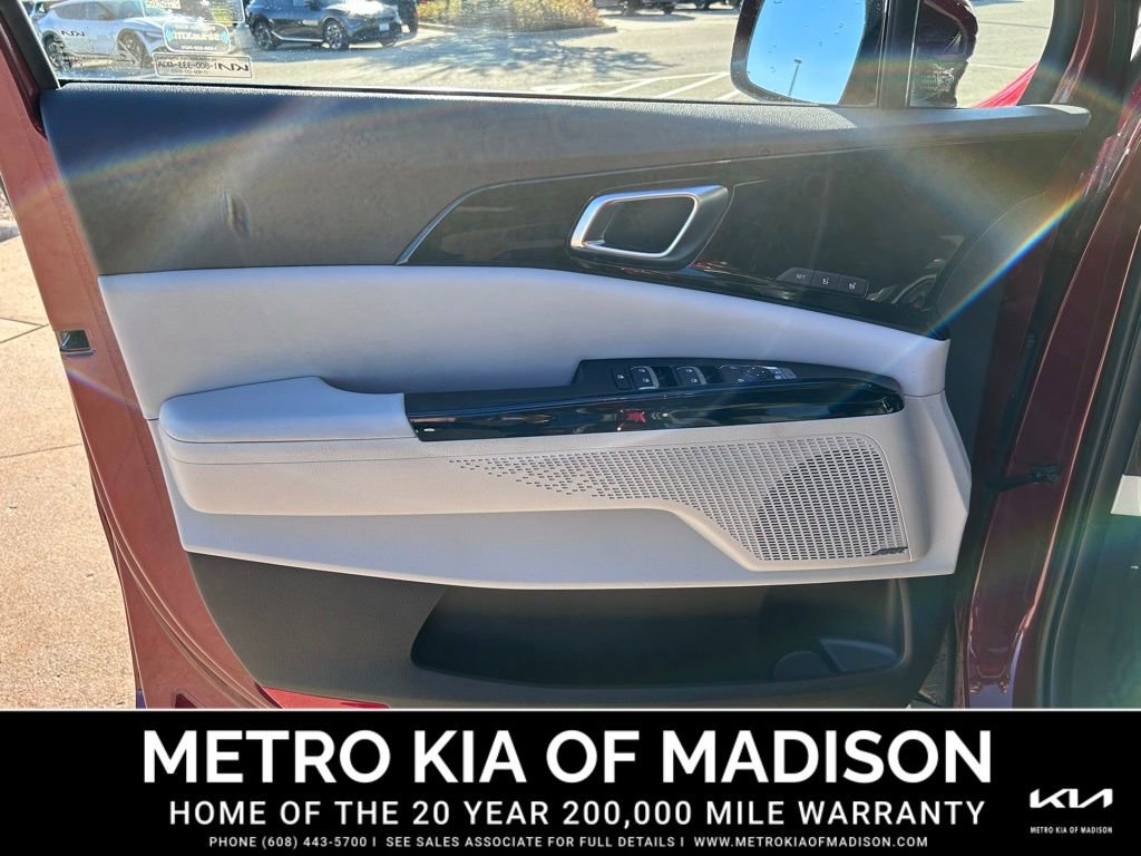 Used 2023 Kia Carnival SX Prestige image 13