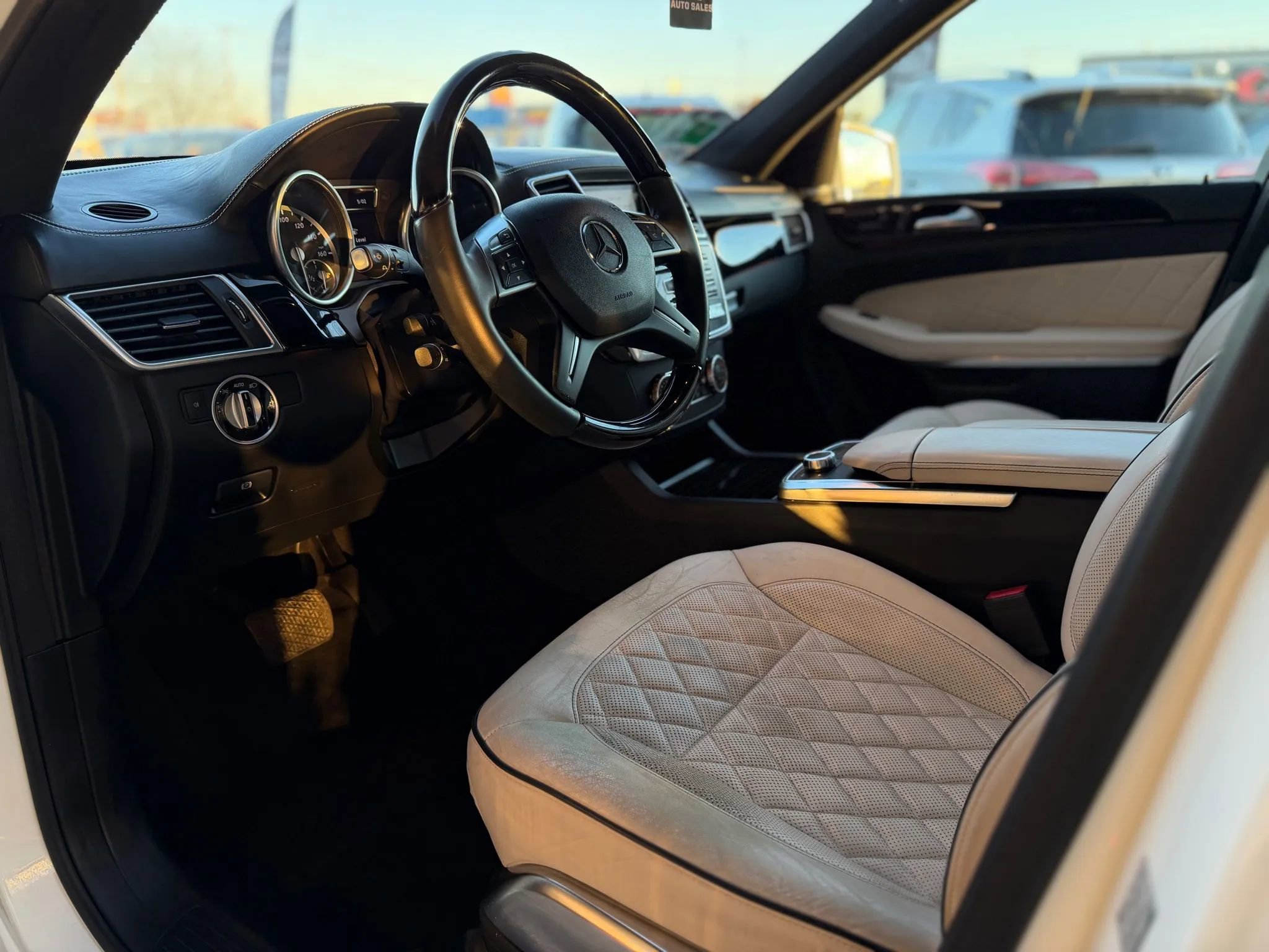 Used 2015 Mercedes-Benz GL 550 4MATIC image 13