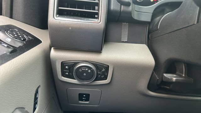 Used 2017 Ford F150 XLT w/ Equipment Group 302A Luxury AWD/4WD image 12