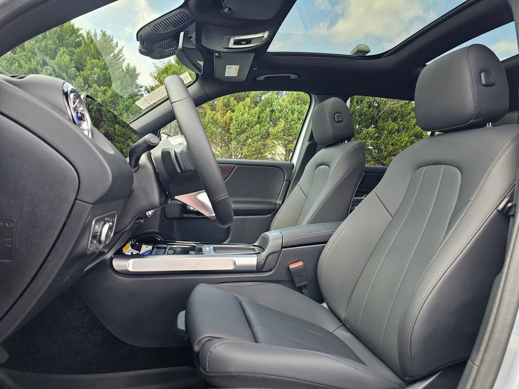 Used 2026 Mercedes-Benz GLB 250 image 14