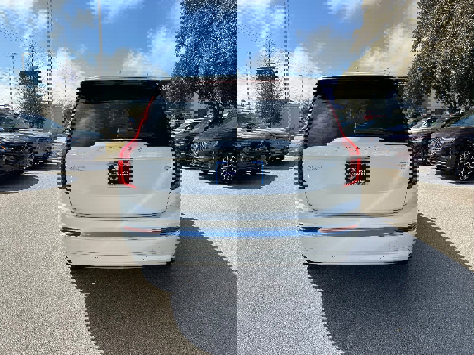 New 2025 Volvo XC90 T8 Plus w/ Protection Package Premier image 5