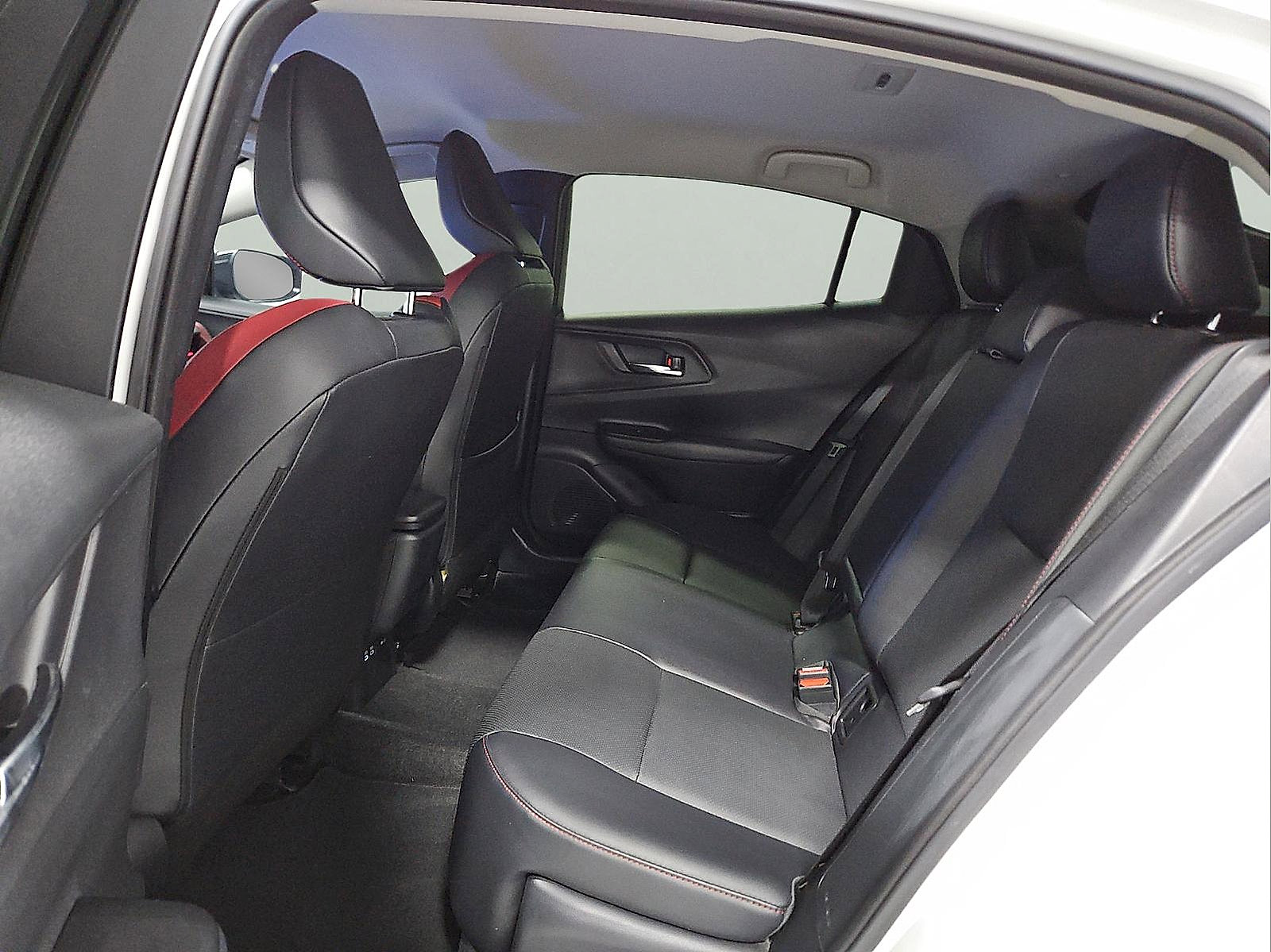 Used 2023 Toyota Prius Prime Premium FWD image 6
