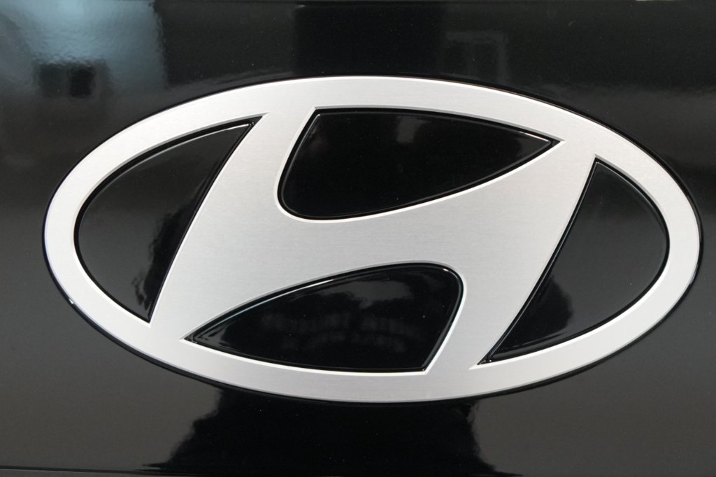 Certified 2025 Hyundai Elantra Limited FWD image 24