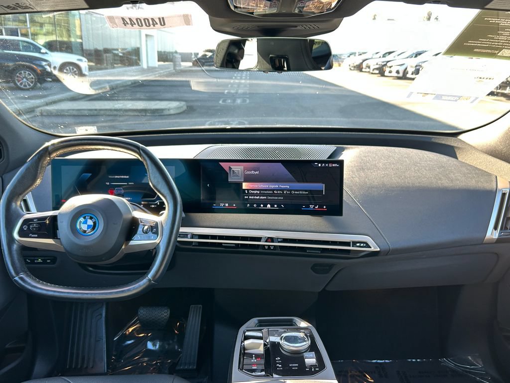 Used 2024 BMW iX xDrive50 w/ Sport Package AWD/4WD image 35