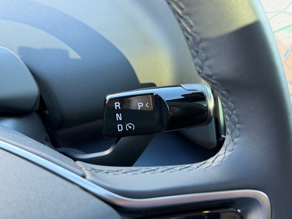 Certified 2025 Volvo EX30 Ultra image 31