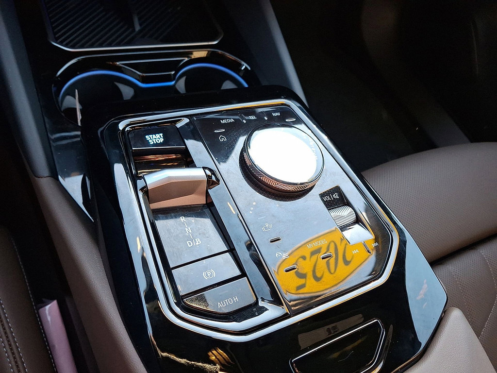 Used 2025 BMW i5 xDrive40 w/ Premium Package image 15