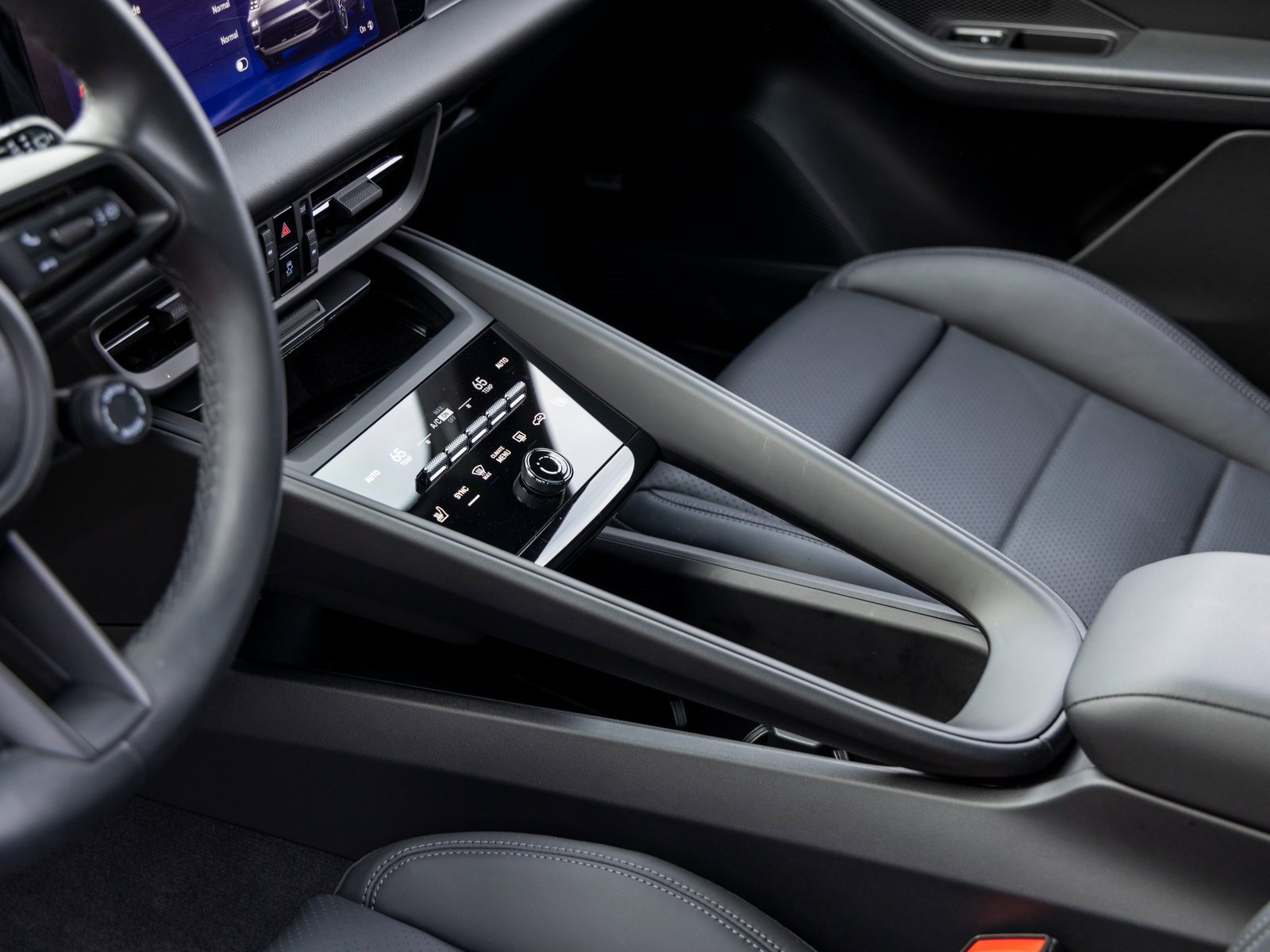 Certified 2025 Porsche Macan Electric image 36