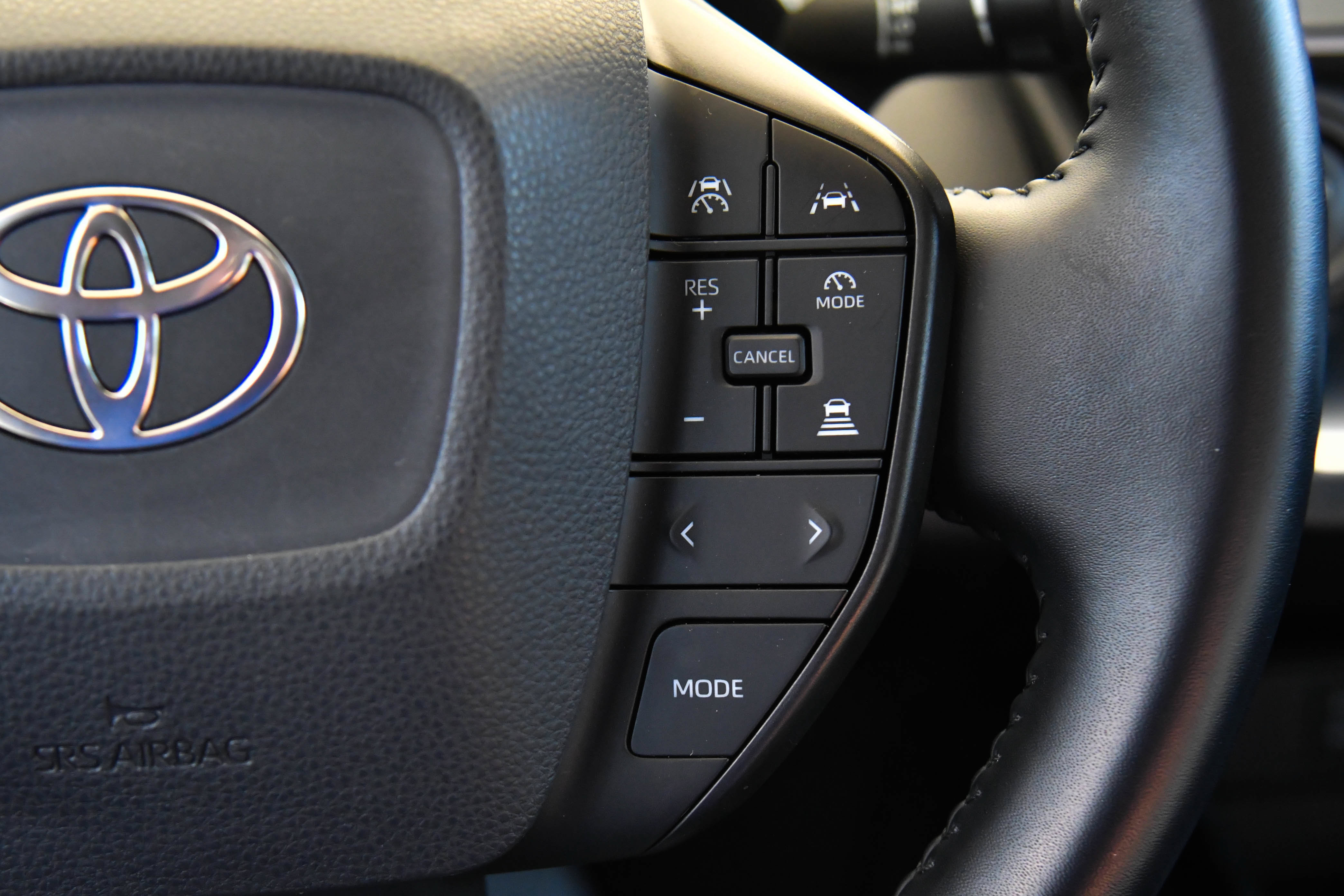Used 2024 Toyota Prius LE FWD image 29