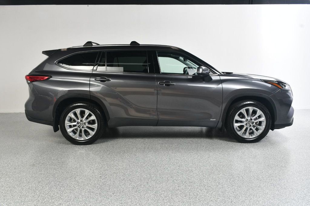 Used 2022 Toyota Highlander Limited AWD/4WD image 3