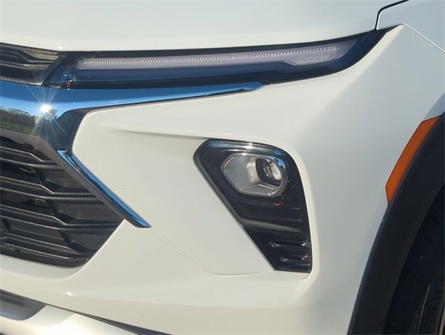 Used 2025 Chevrolet TrailBlazer LT w/ Driver Confidence Package image 9