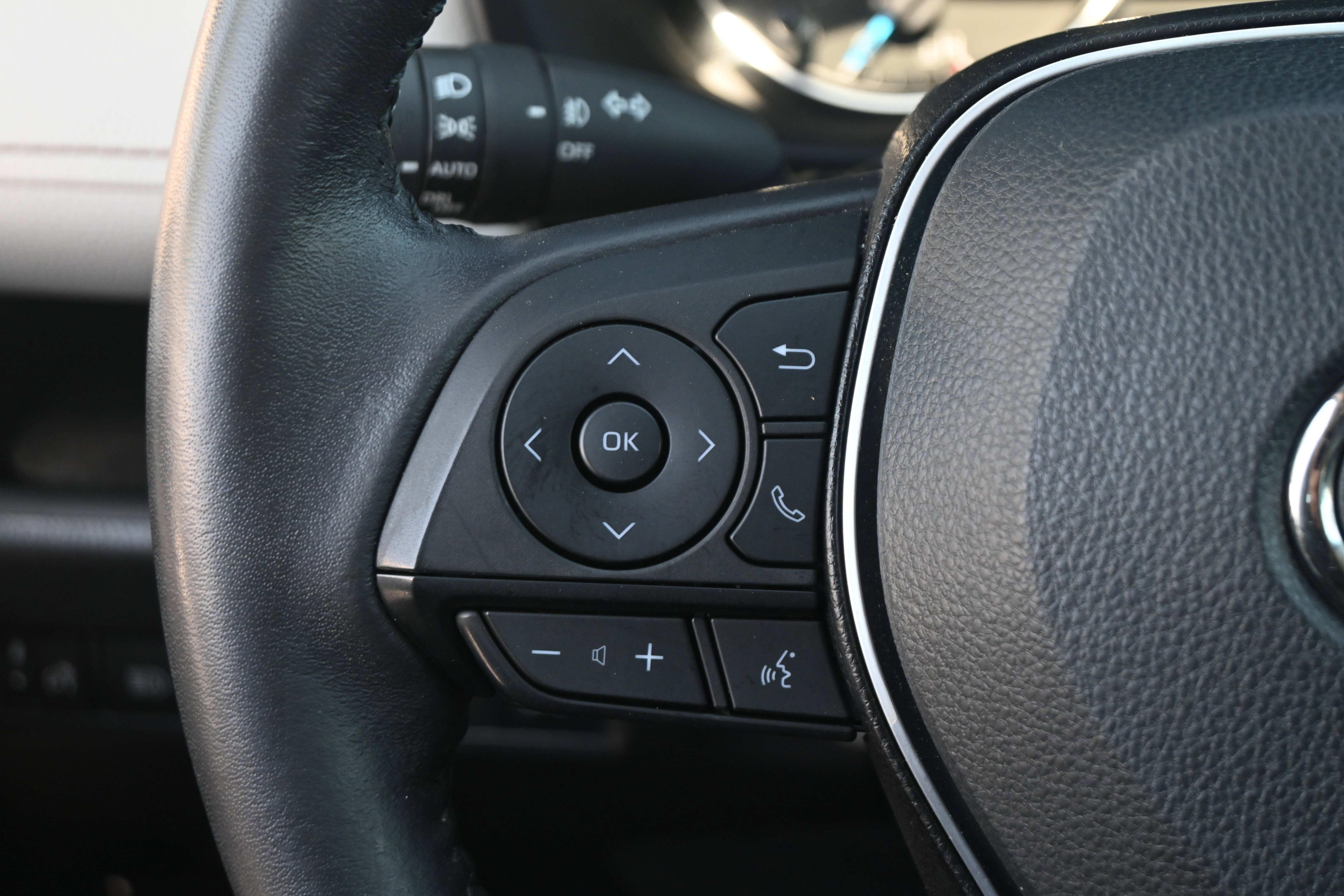 Used 2022 Toyota RAV4 XLE Premium image 30