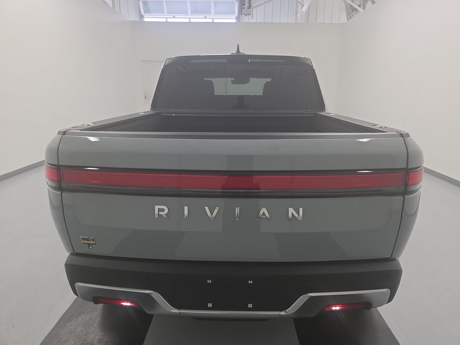 Used 2022 Rivian R1T Adventure AWD/4WD image 4