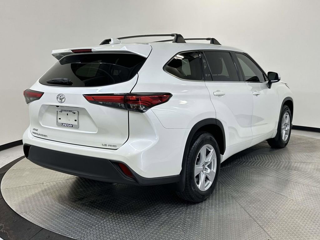 Used 2020 Toyota Highlander LE image 7