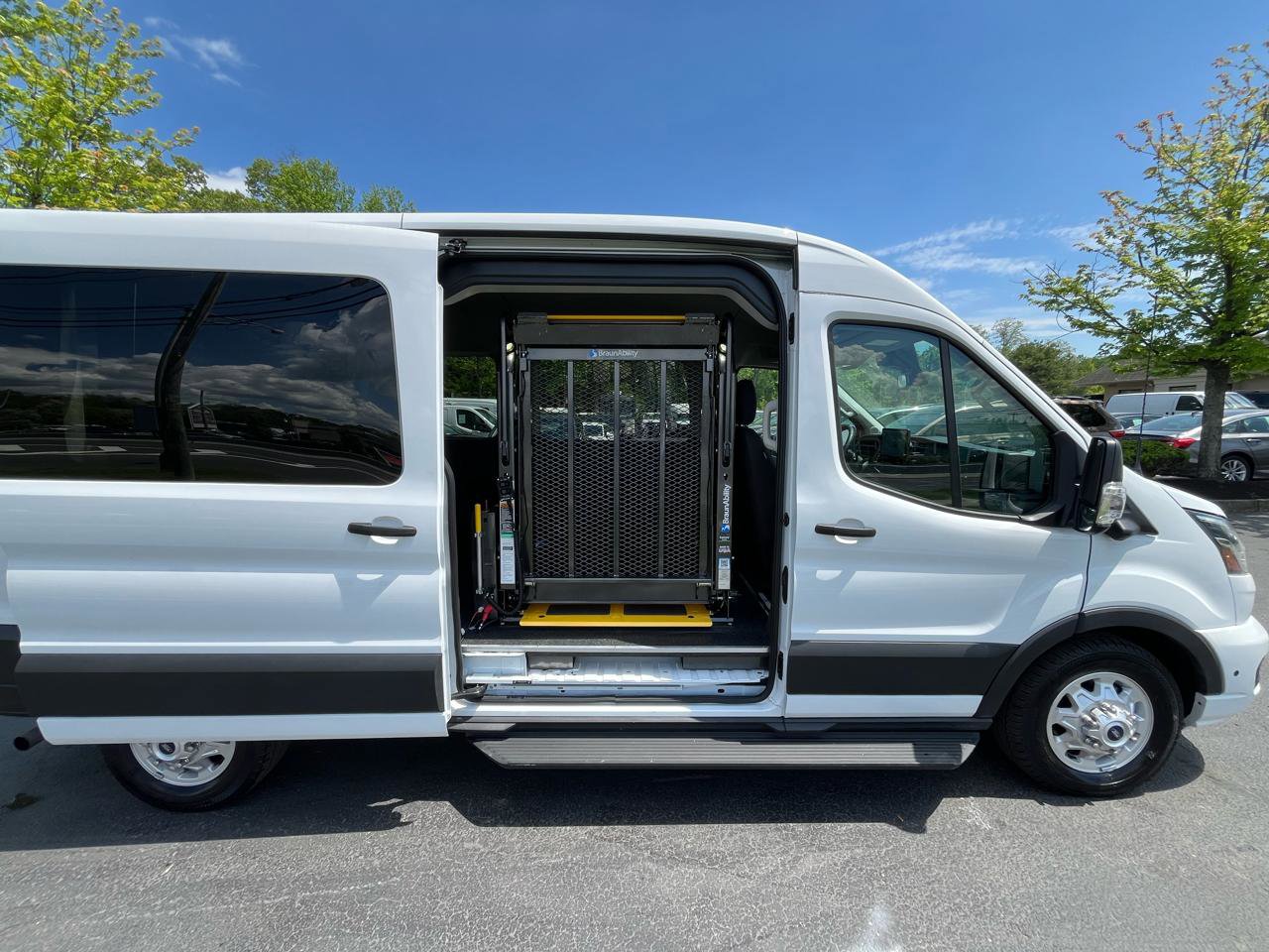 Used 2024 Ford Transit 350 XLT image 17