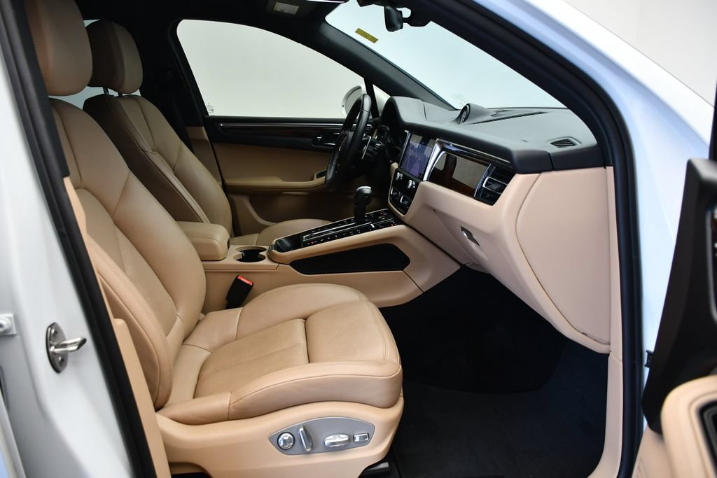 Certified 2023 Porsche Macan S AWD/4WD image 44