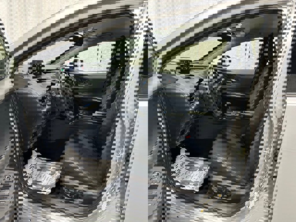 Used 2025 Toyota Prius XLE image 10