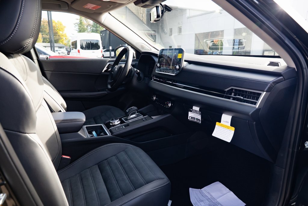 New 2025 Mitsubishi Outlander SE image 25