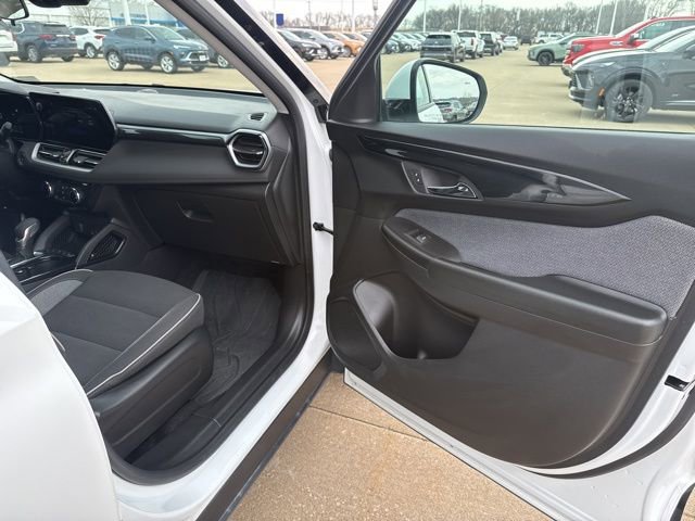 Used 2024 Chevrolet TrailBlazer LT w/ LT Cold Weather Package FWD image 45