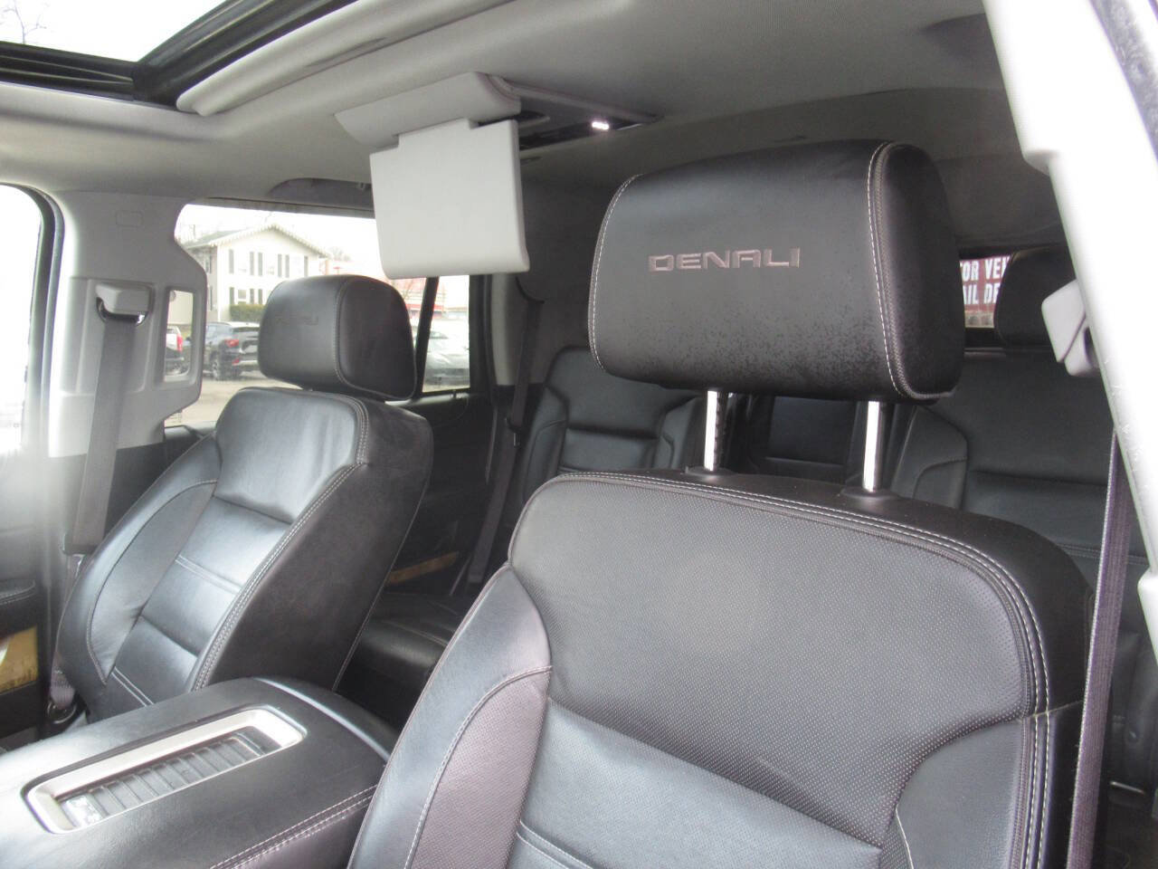 Used 2017 GMC Yukon Denali w/ Open Road Package AWD/4WD image 24