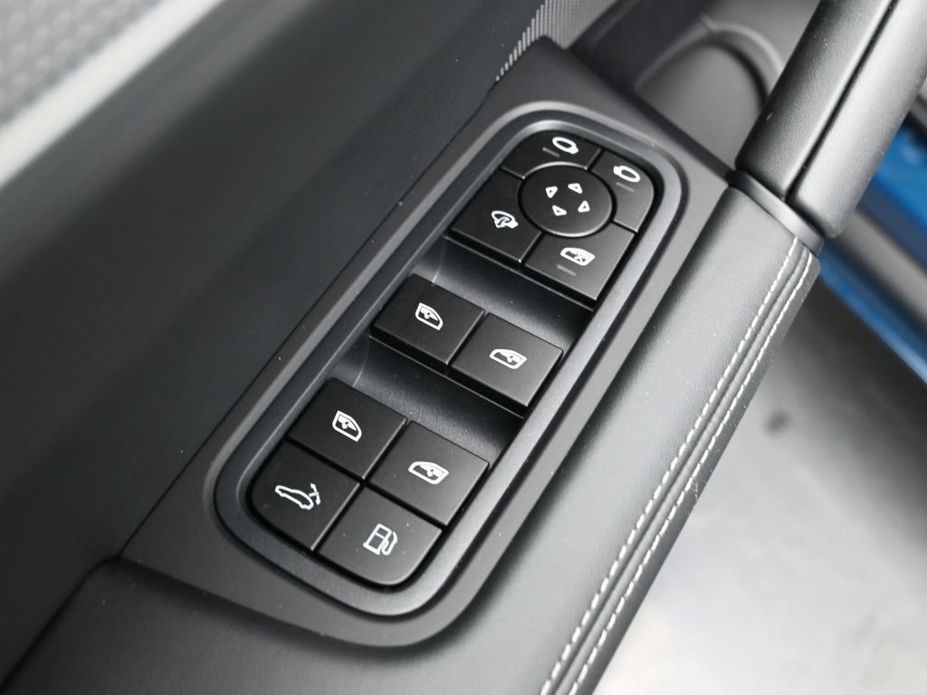New 2026 Porsche Cayenne Turbo AWD/4WD image 9