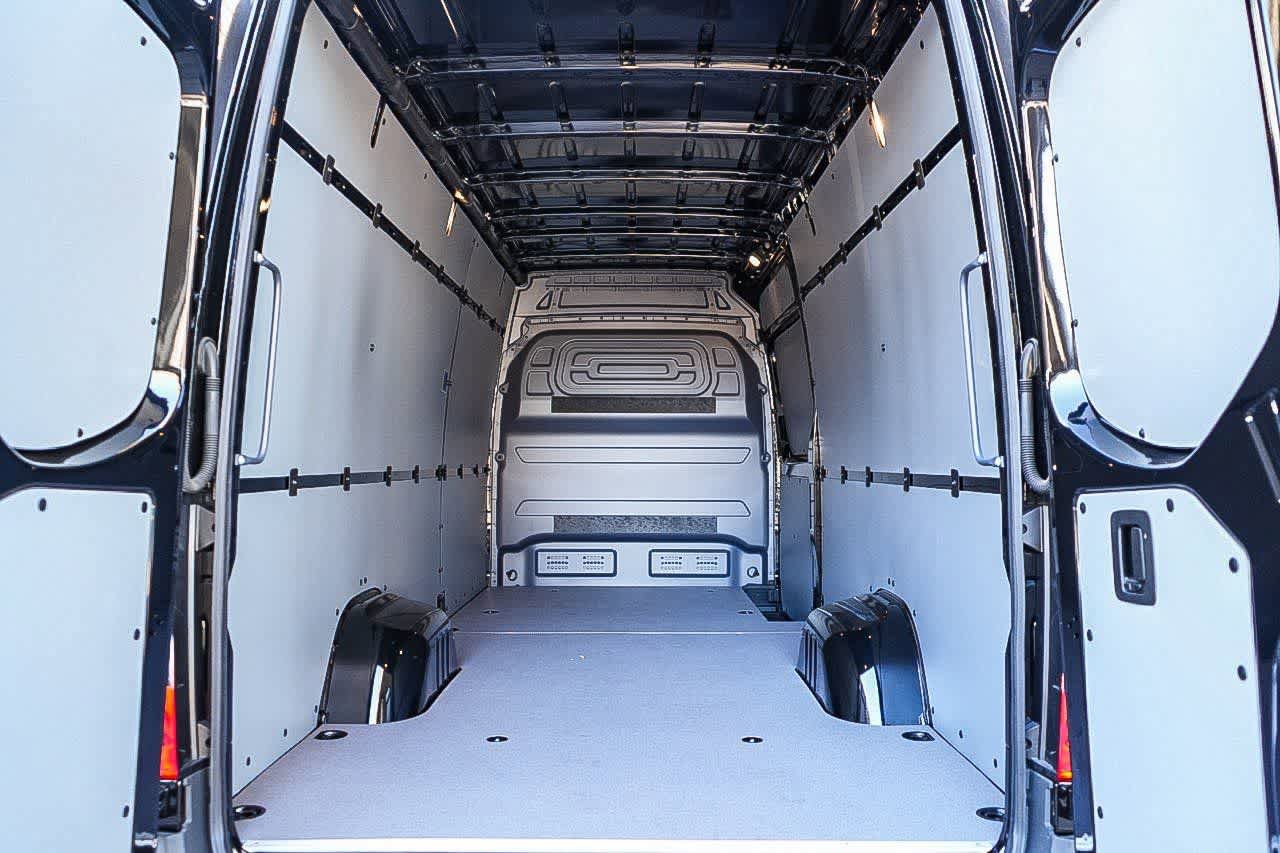 Used 2024 Mercedes-Benz Sprinter 3500 image 22