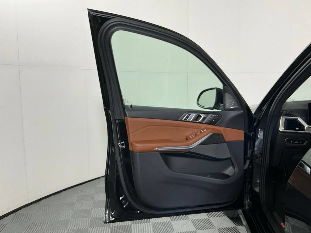 Certified 2024 BMW X7 xDrive40i w/ Premium Package AWD/4WD image 19