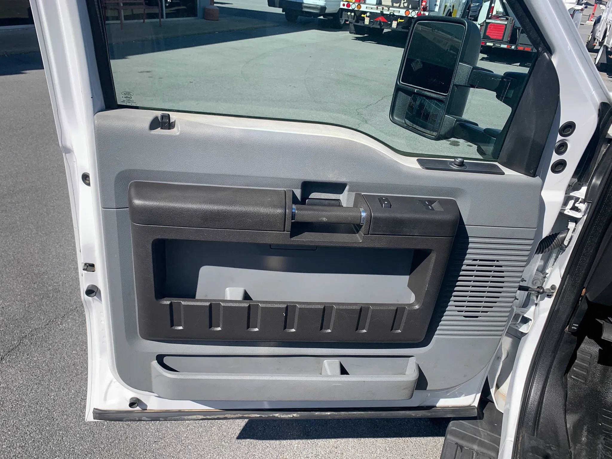 Used 2015 Ford F550 4x4 Regular Cab Super Duty image 9