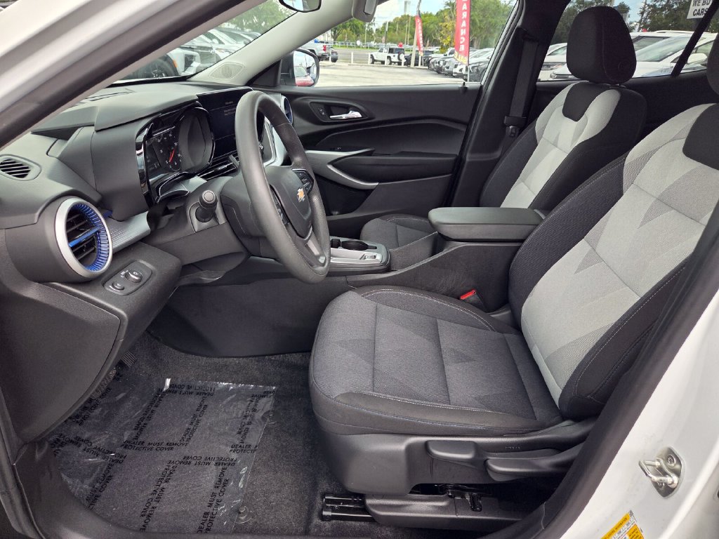 Used 2024 Chevrolet Trax LS FWD image 4