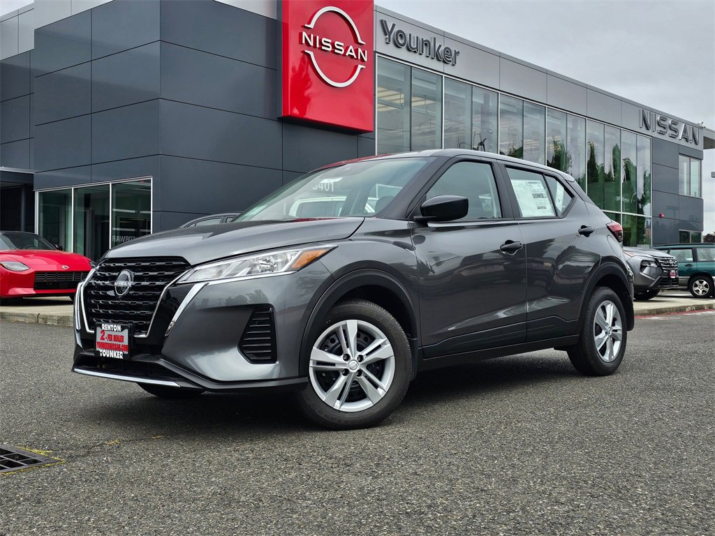 New 2025 Nissan Kicks Play S