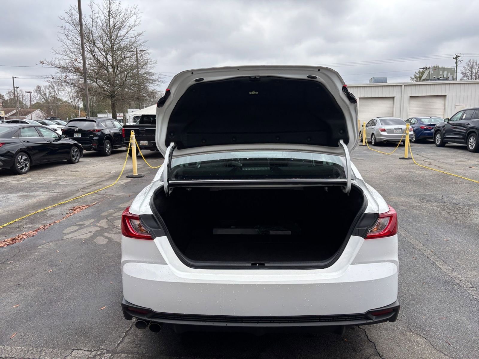 Used 2025 Toyota Camry SE image 31