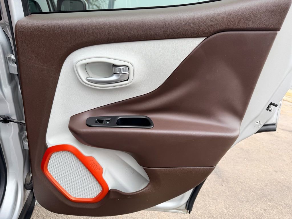 Used 2016 Jeep Renegade Limited image 19